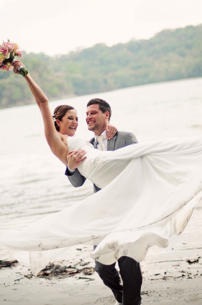 Costa Rica Beach Wedding Planner: Our Costa Rica Wedding / Photo: El Velo Photography